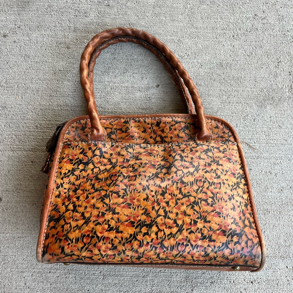 Patricia Nash Leather Purse. Zipper closure. Measures approx. 10x7.5x4.5 inches